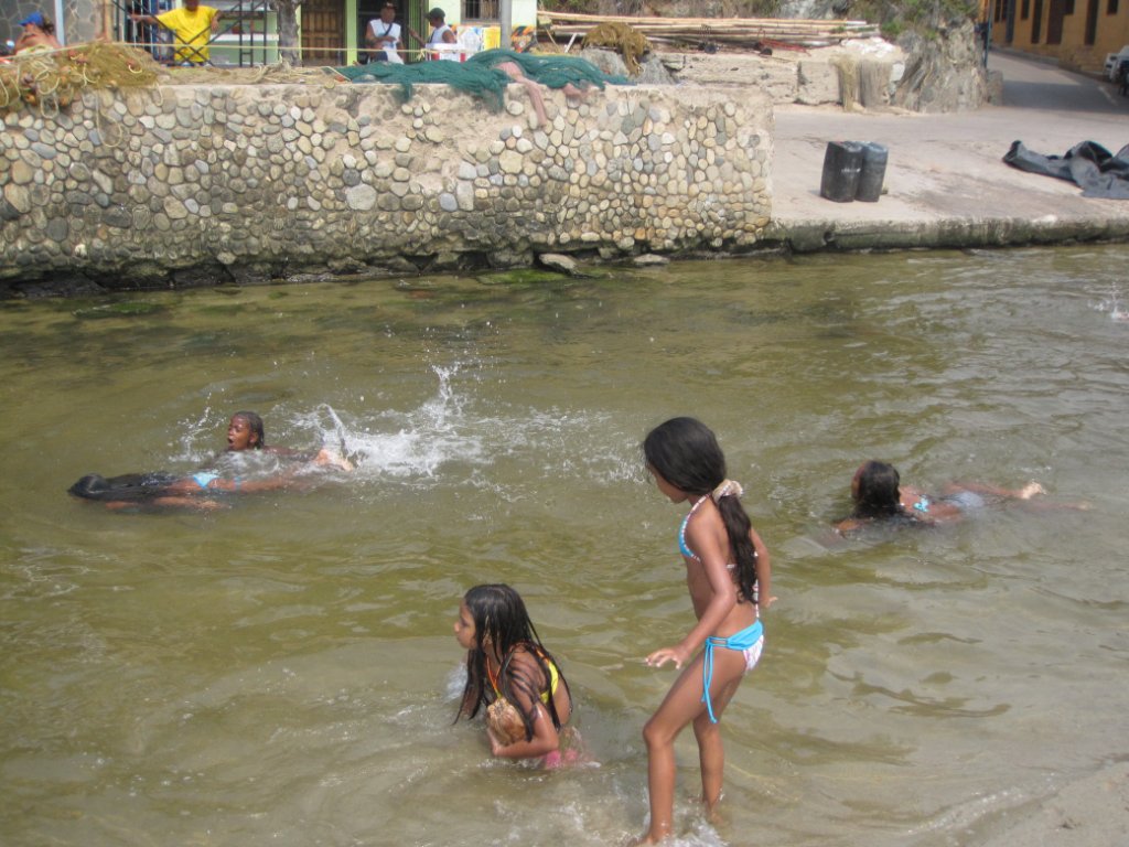 21-Children playing in the river.jpg - Children playing in the river